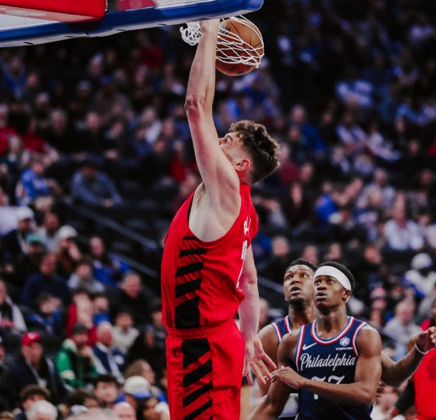 开拓者客场惨败76人，后者两连胜反超老鹰登东部