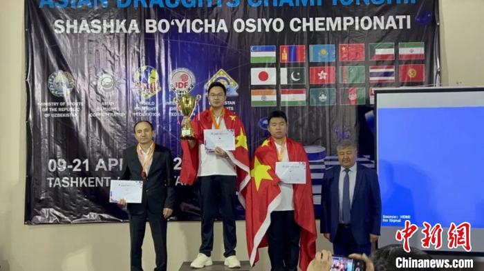 成都棋手周伟时隔九年再夺亚锦赛100格男子冠军