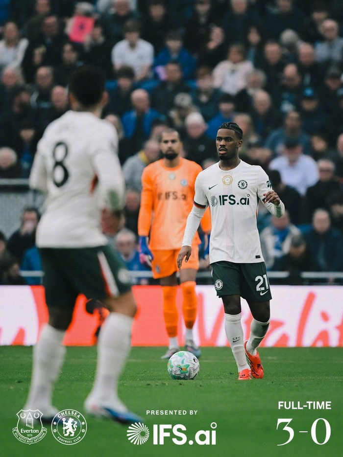 切尔西三连零封遭埃弗顿重创，英超争四形势吃