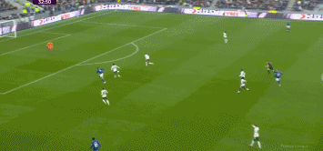 切尔西三连零封遭埃弗顿重创，英超争四形势吃