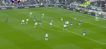 切尔西三连零封遭埃弗顿重创，英超争四形势吃