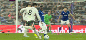 切尔西三连零封遭埃弗顿重创，英超争四形势吃