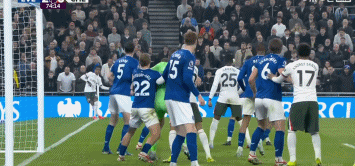 切尔西三连零封遭埃弗顿重创，英超争四形势吃