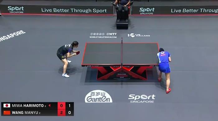 王曼昱击败张本美和晋级WTT新加坡大满贯女单四