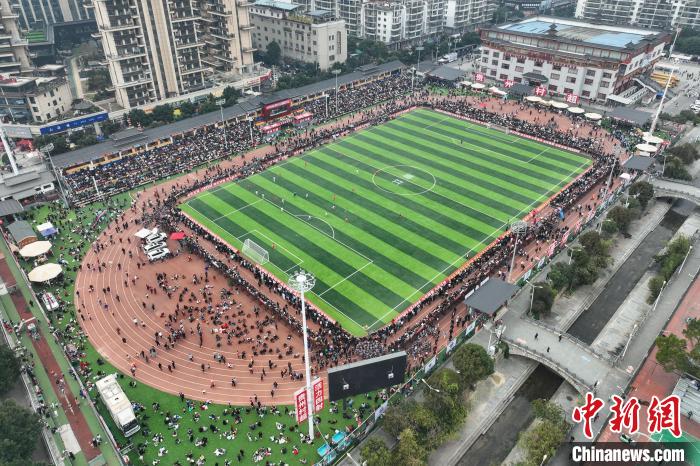 第二届贵州“村超”进入决赛阶段：真诚热情不