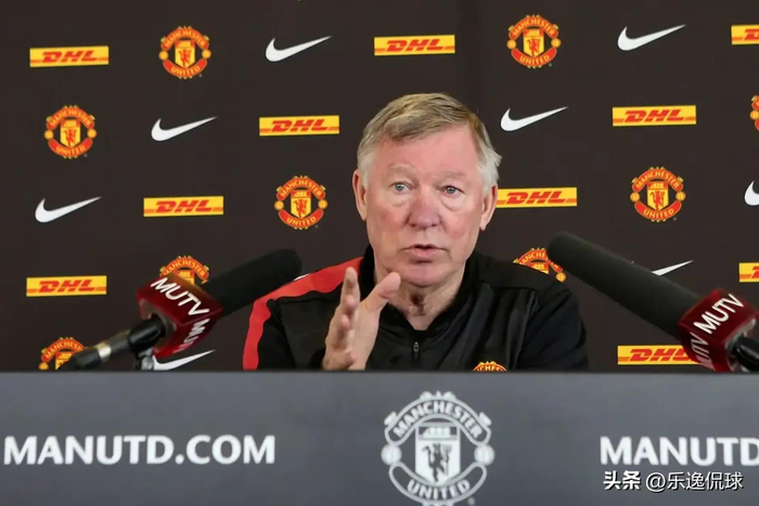 斯洛特直言利物浦进步史引争议，英超30年沟通规